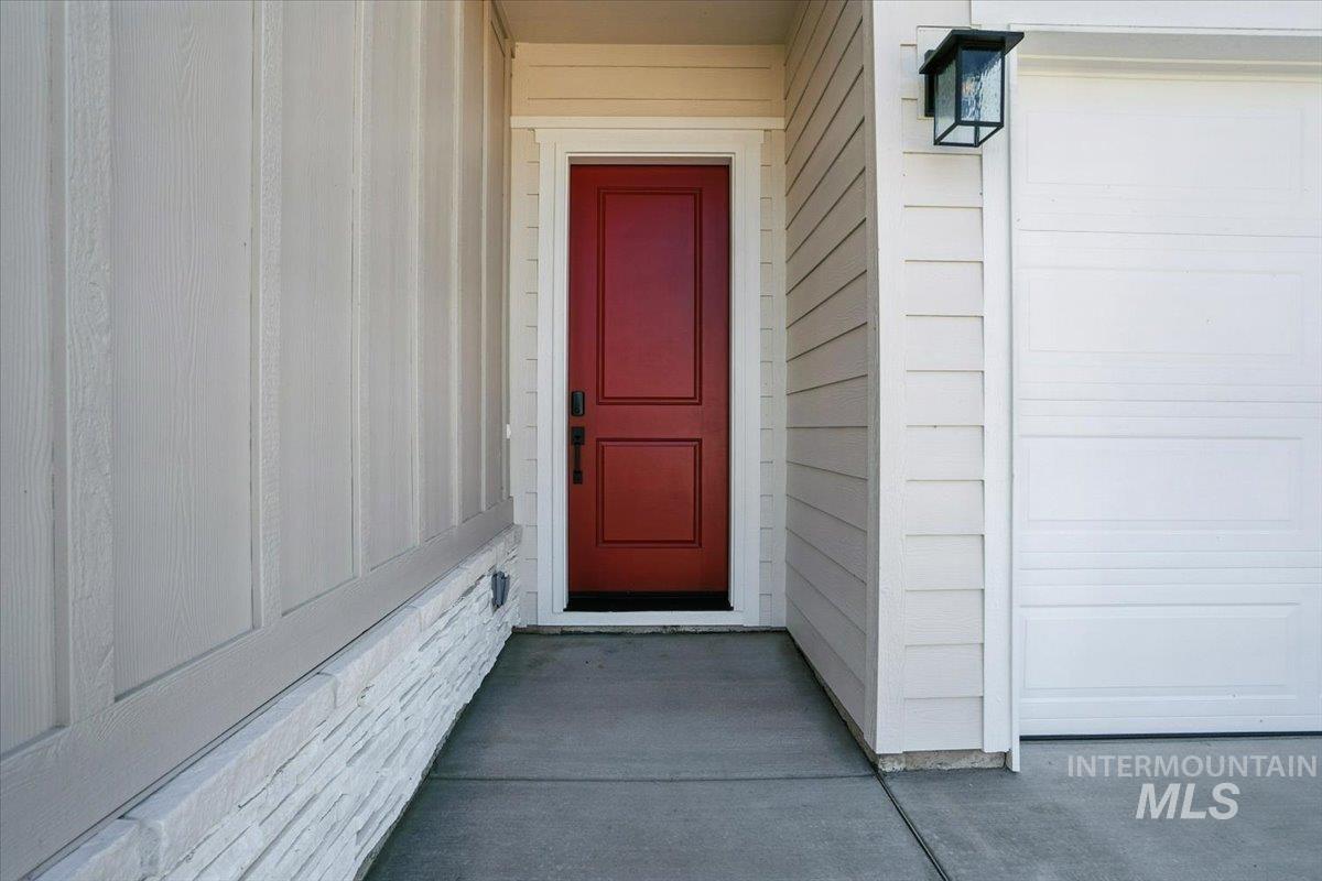 1375 White Cliffs St