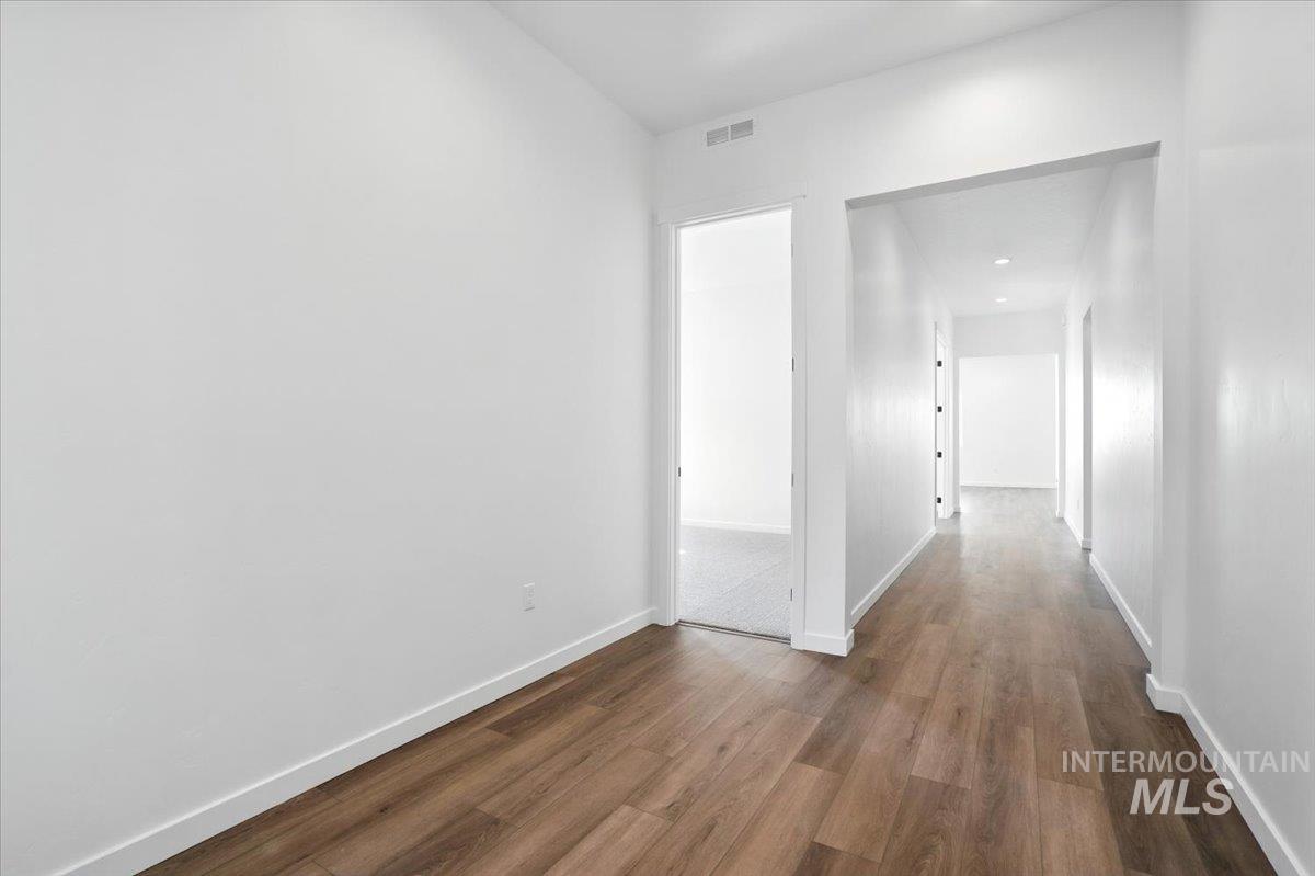 1375 White Cliffs St