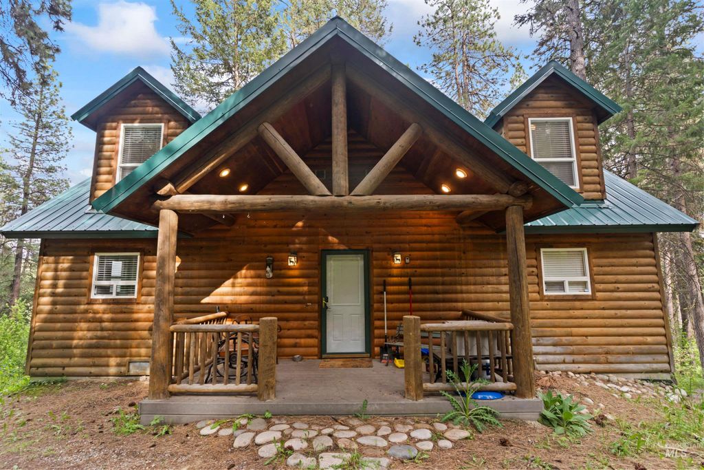 Photo of 9 Deer Valley Rd, Garden Valley, ID 83622 (MLS # 98985823)