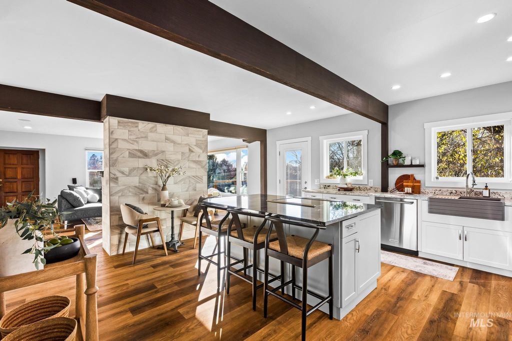 Photo of 300 W Ofarrell St, Boise, ID 83702 (MLS # 98969119)