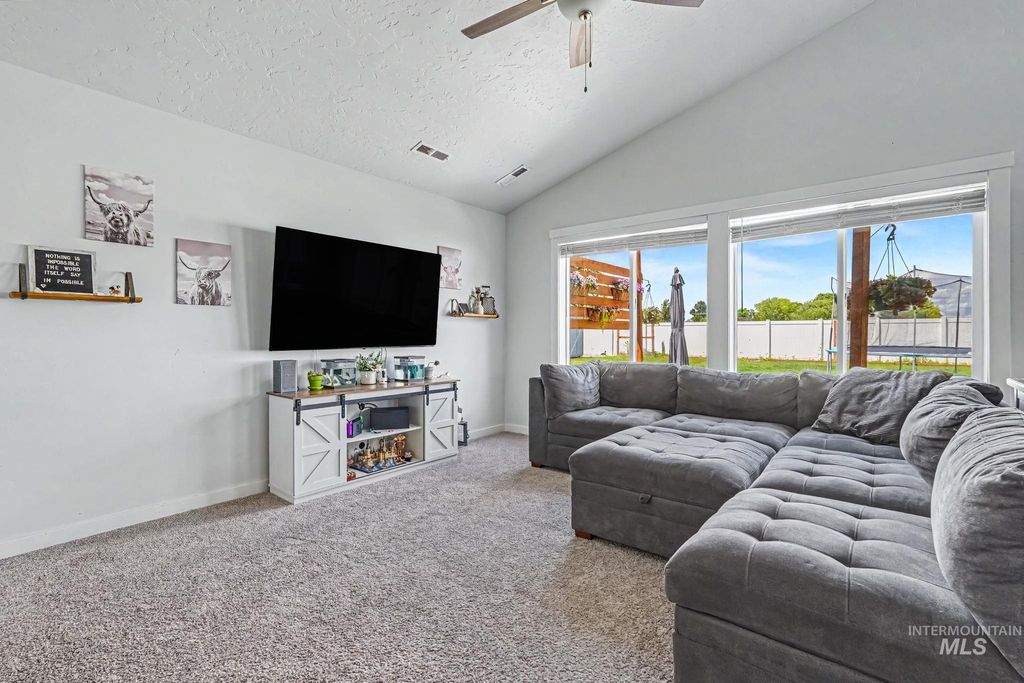 Photo of 319 Maverick St, Fruitland, ID 83619 (MLS # 98989632)