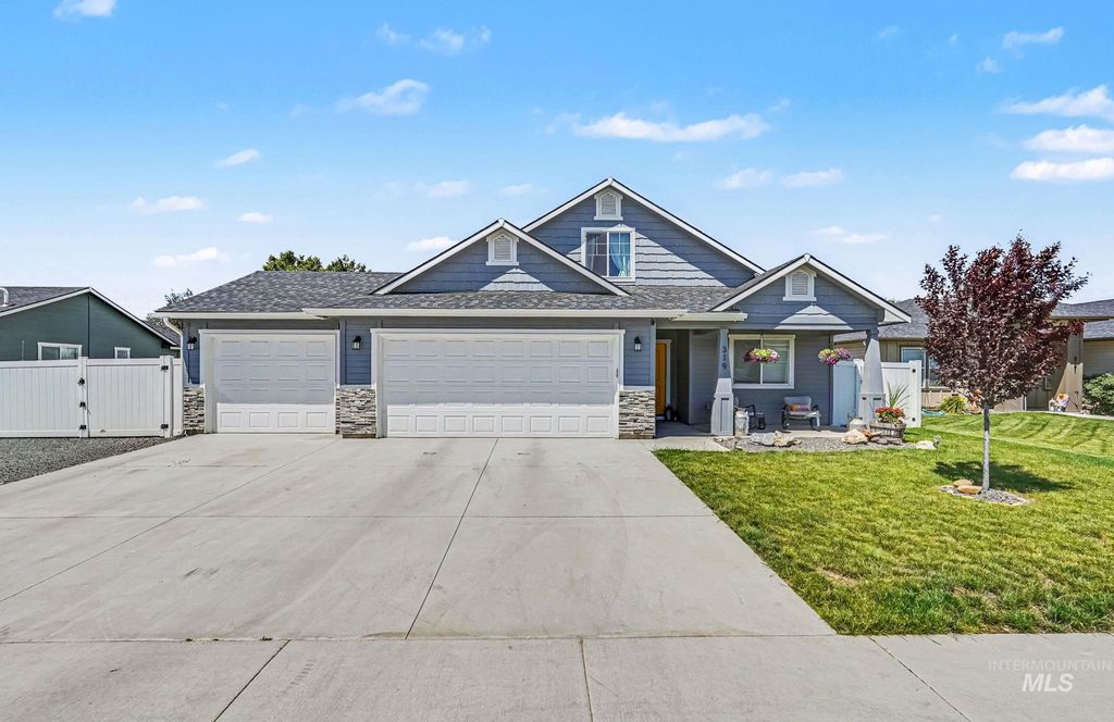 Photo of 319 Maverick St, Fruitland, ID 83619 (MLS # 98989632)