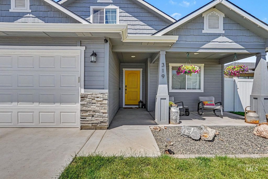 Photo of 319 Maverick St, Fruitland, ID 83619 (MLS # 98989632)