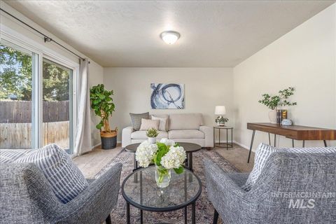 Photo of 3526 S Ticonderoga Way, Boise, ID 83706 (MLS # 98963006)