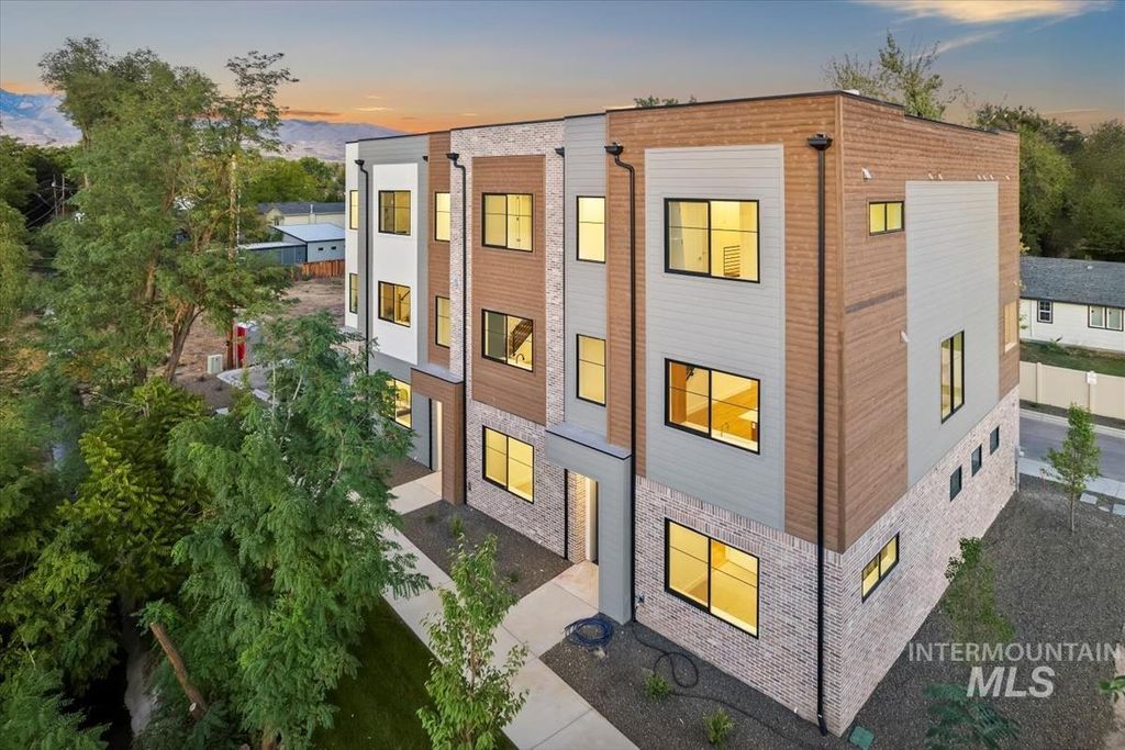 Photo of 3255 W Moore Street, Boise, ID 83702 (MLS # 98973070)