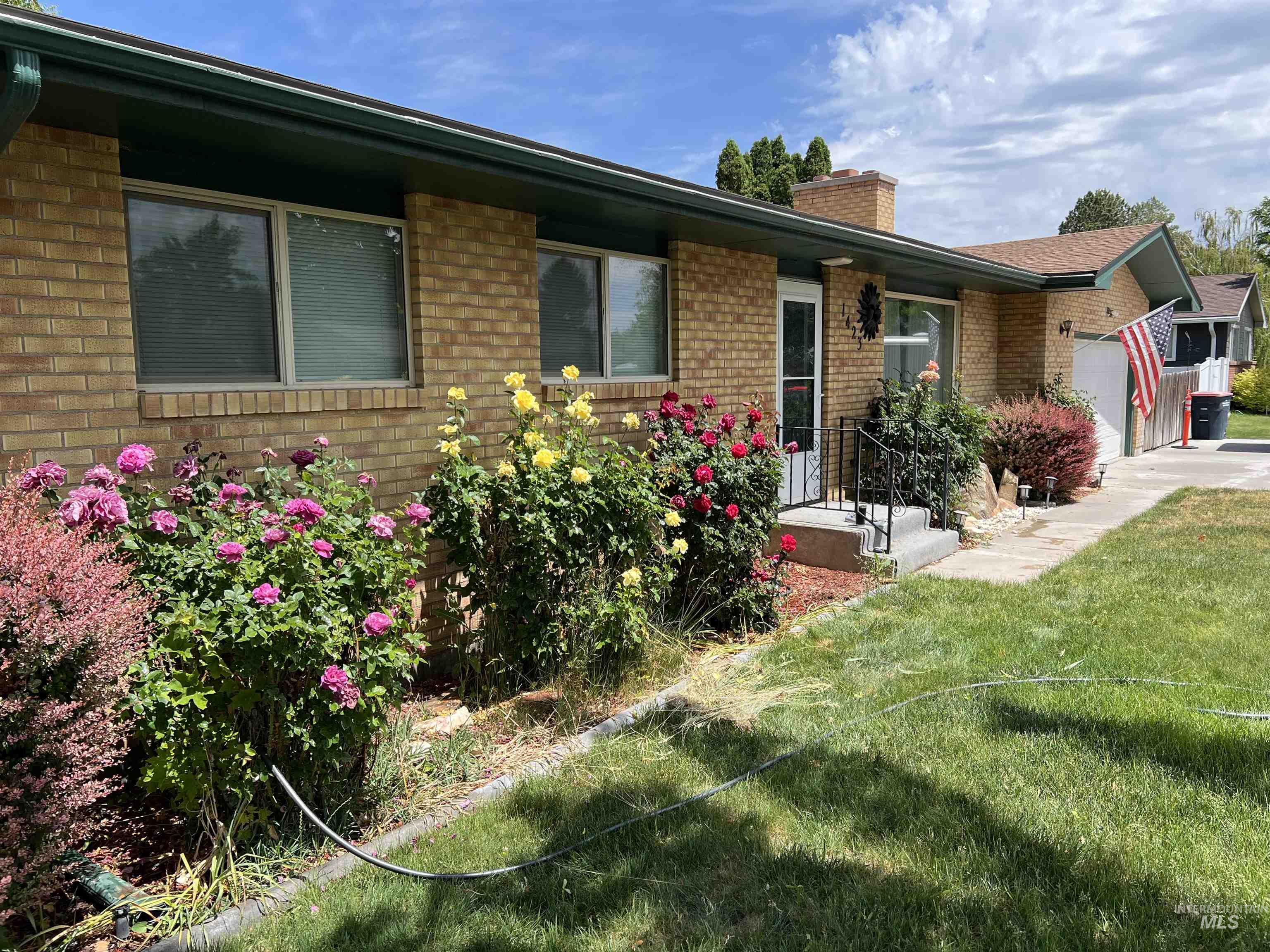 1423 Holly Dr