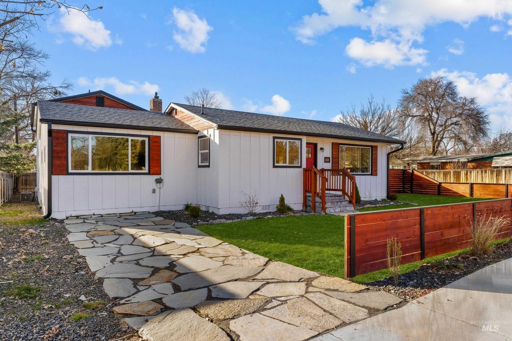 Photo of 621 N Roosevelt St, Boise, ID 83706 (MLS # 98974688)