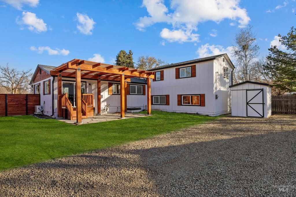 Photo of 621 N Roosevelt St, Boise, ID 83706 (MLS # 98974688)