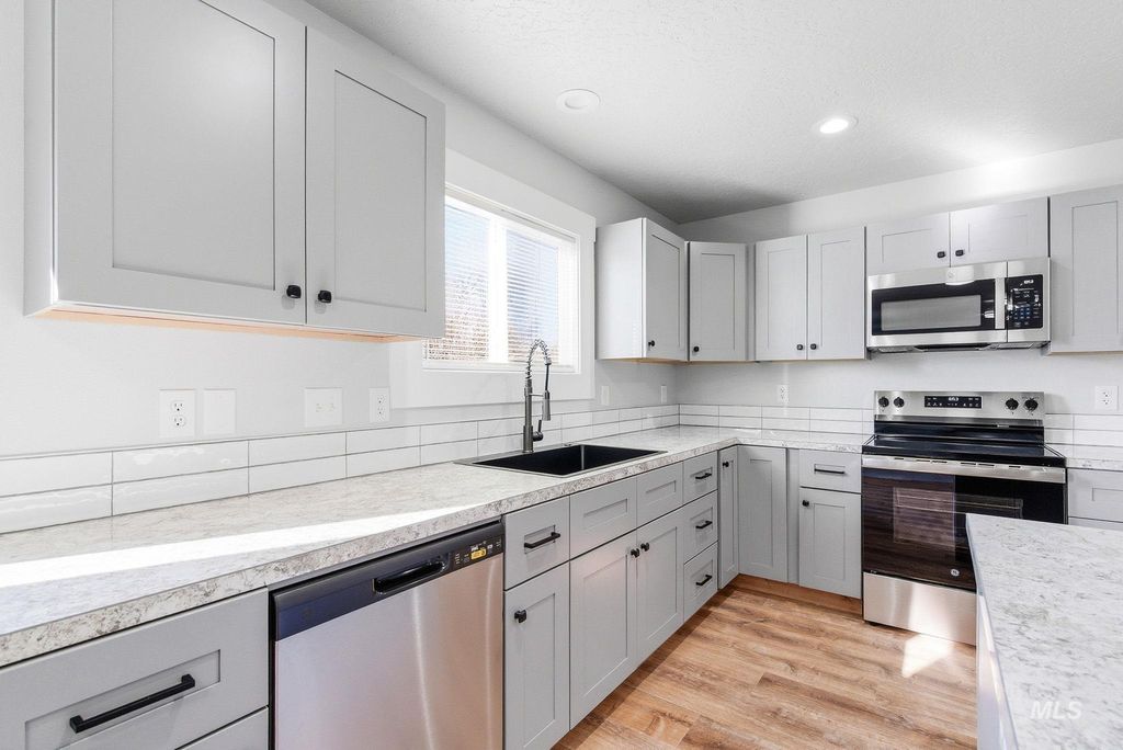 Photo of 3312 Vistapark Dr, Caldwell, ID 83605 (MLS # 98973781)