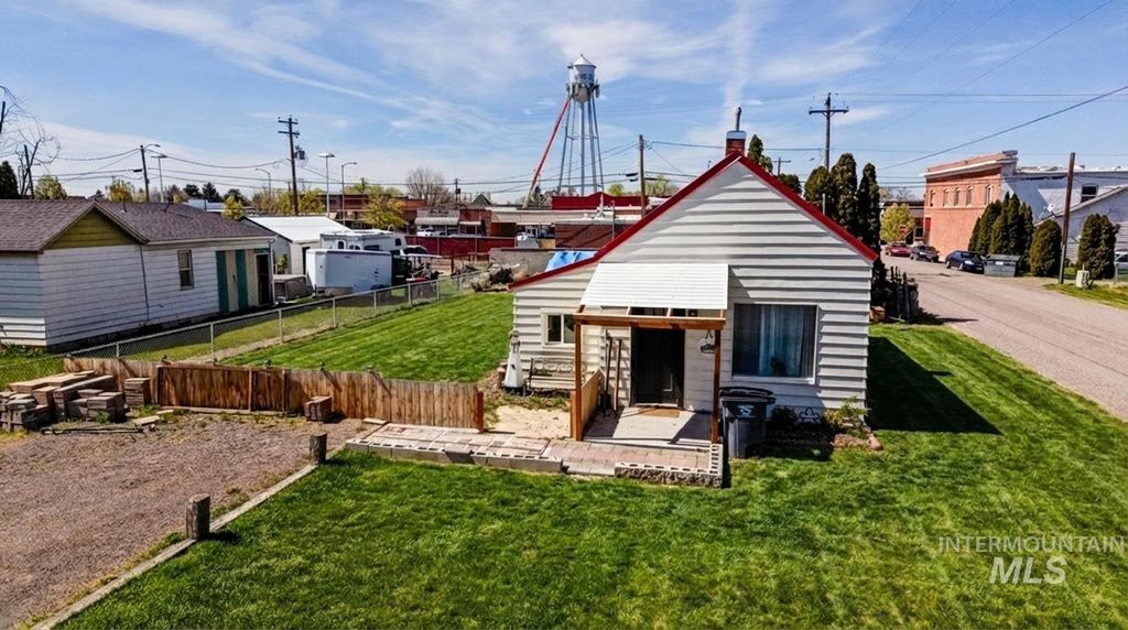 Photo of 243 Chestnut St N St, Kimberly, ID 83341 (MLS # 98980897)