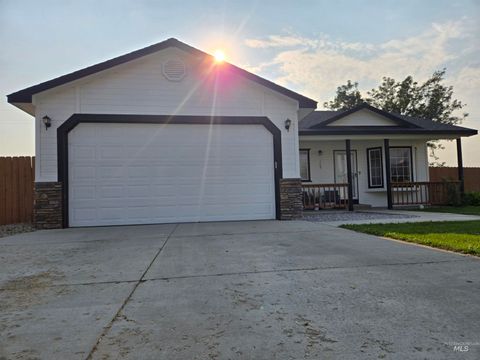 Photo of 109 Rose Petal Ct, Wilder, ID 83676 (MLS # 98995088)