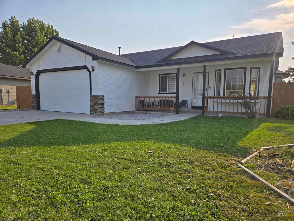 Photo of 109 Rose Petal Ct, Wilder, ID 83676 (MLS # 98995088)