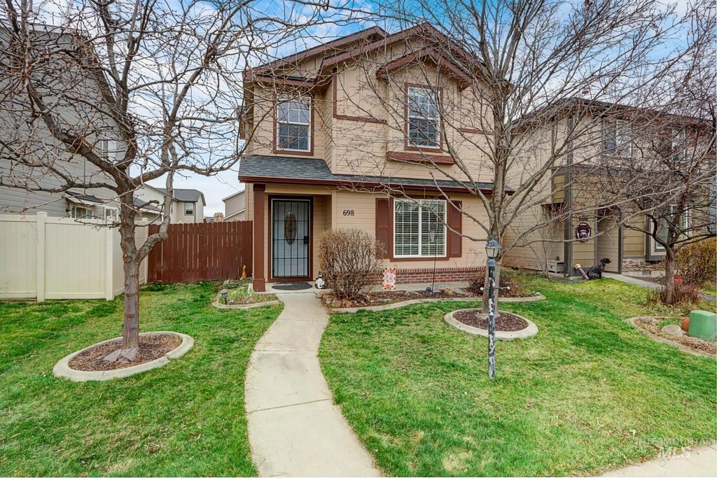 Photo of 698 N Carisbrooke Ave, Meridian, ID 83642 (MLS # 98976980)