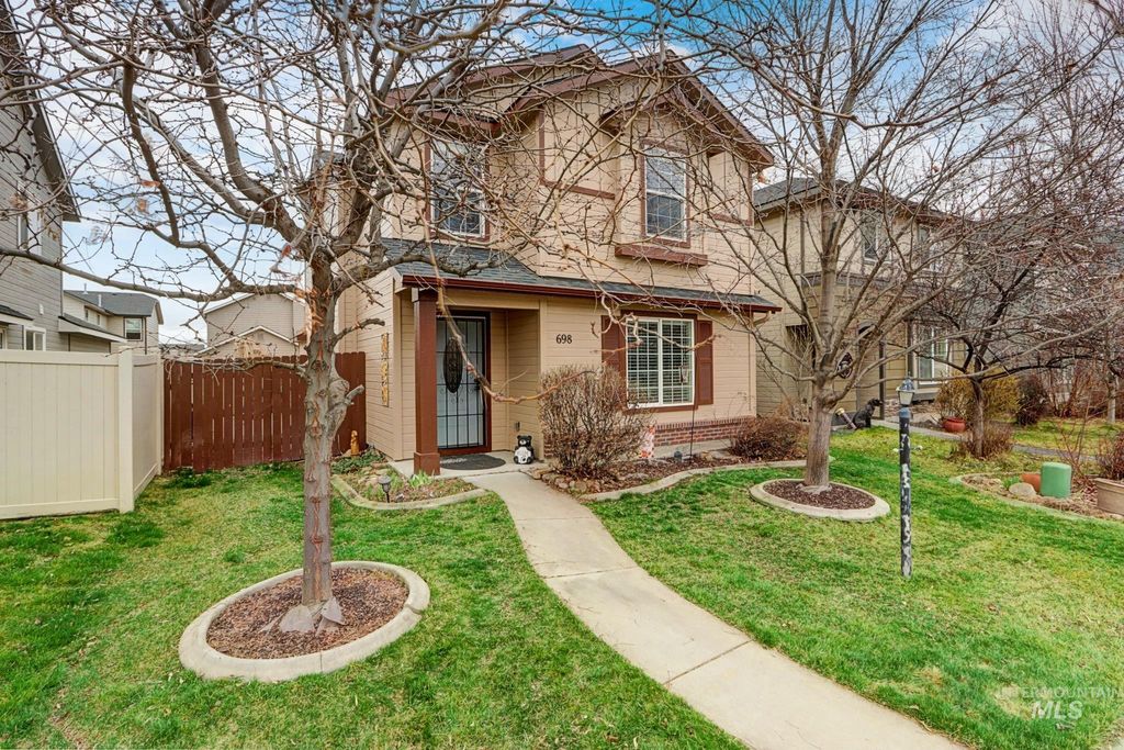 Photo of 698 N Carisbrooke Ave, Meridian, ID 83642 (MLS # 98976980)