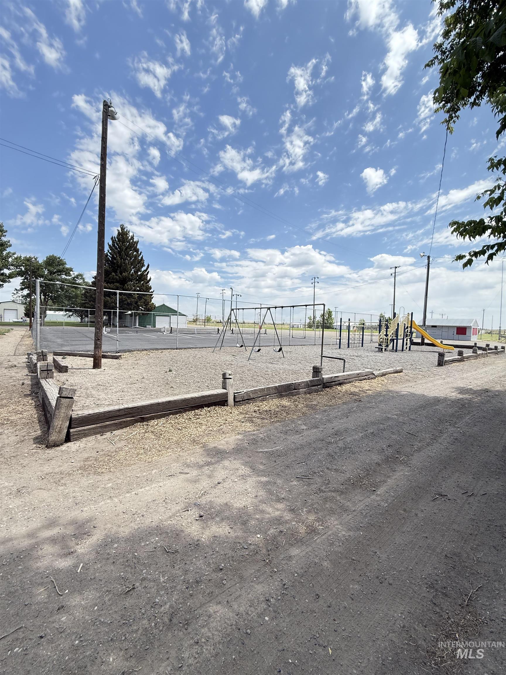 View of dirt / gravel road