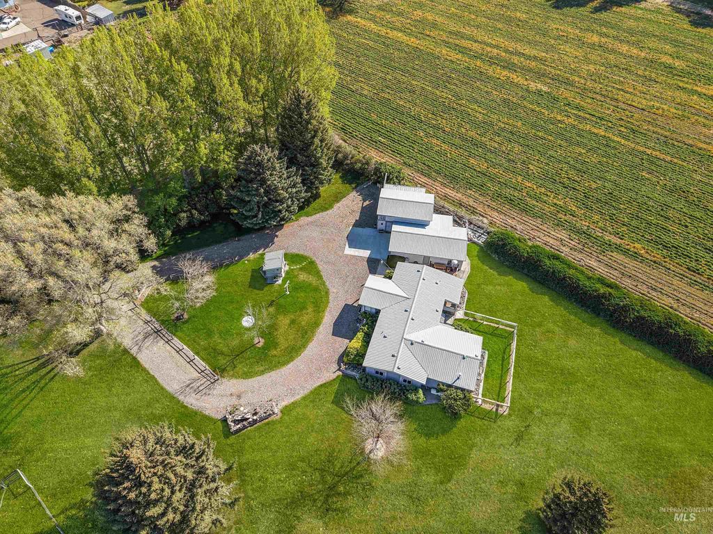 Photo of 141 Hilltop Ct, Burley, ID 83318 (MLS # 98984887)