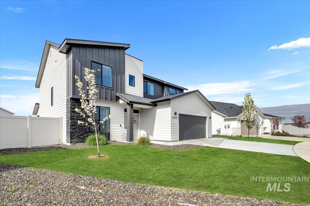 Photo of 4215 N Pindus Avenue, Meridian, ID 83646 (MLS # 98980441)