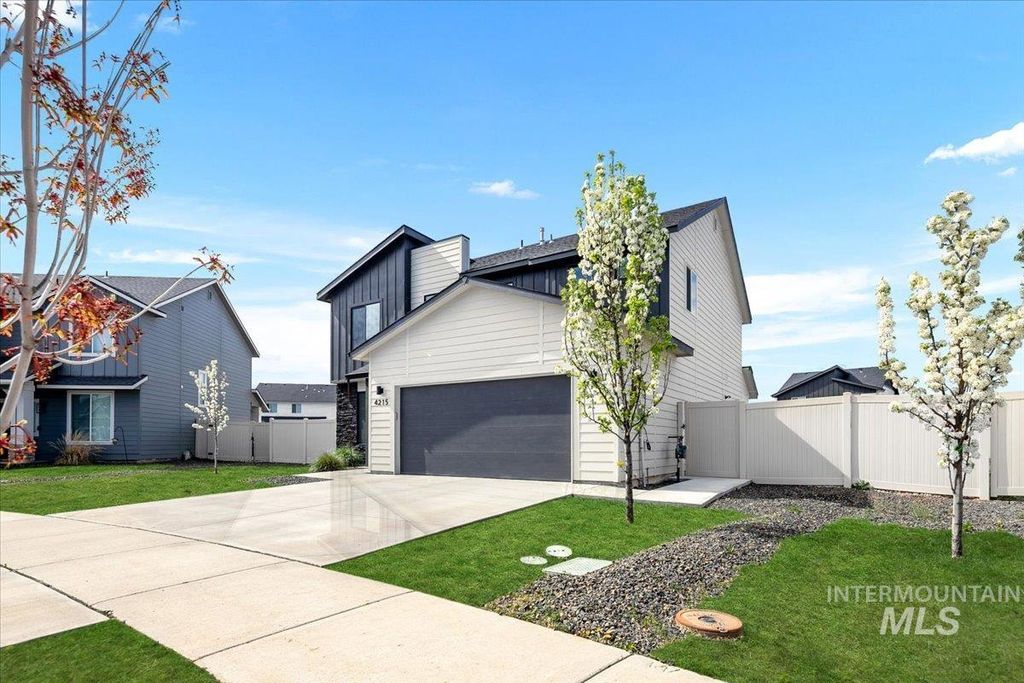 Photo of 4215 N Pindus Avenue, Meridian, ID 83646 (MLS # 98980441)