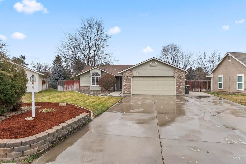 Photo of 2327 E Green Meadows Ct, Meridian, ID 83646 (MLS # 98972697)