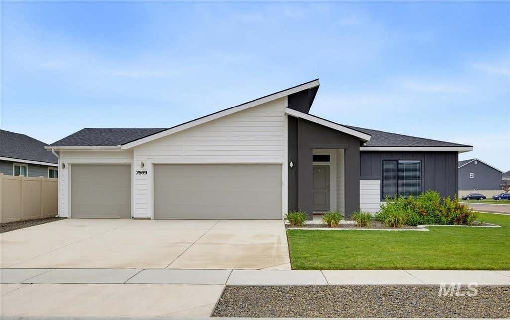 Photo of 7669 E Flyway St, Nampa, ID 83687 (MLS # 98998436)