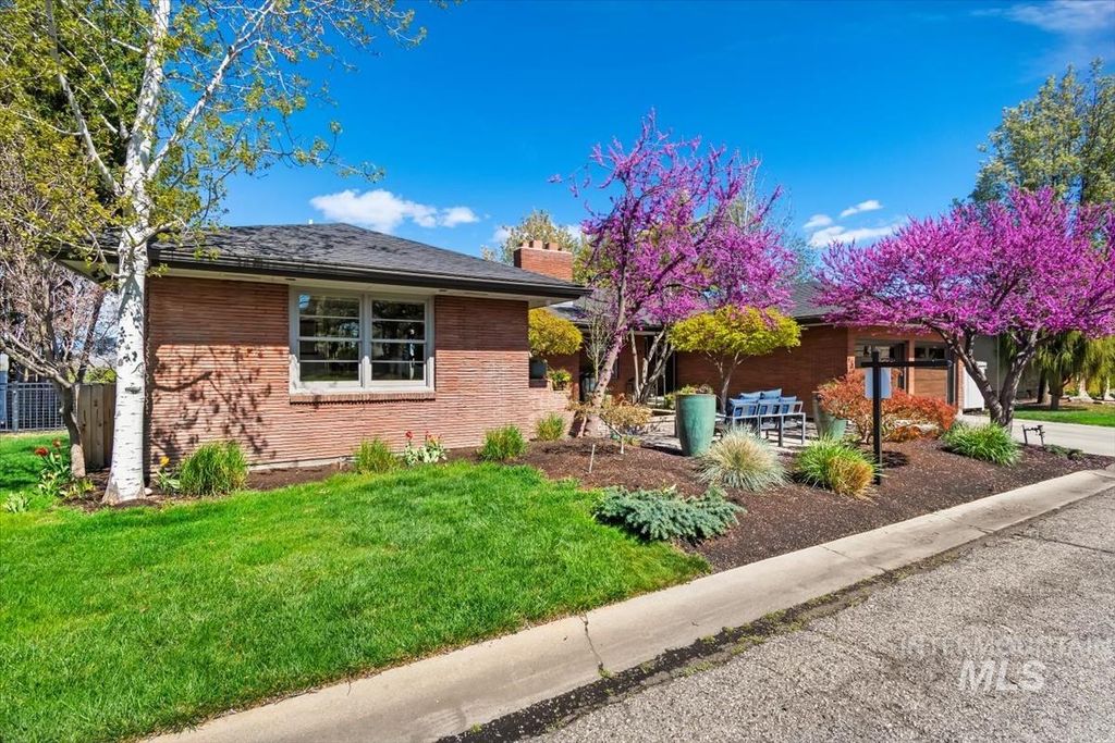 Photo of 4814 W Roberts Rd, Boise, ID 83705 (MLS # 98985401)