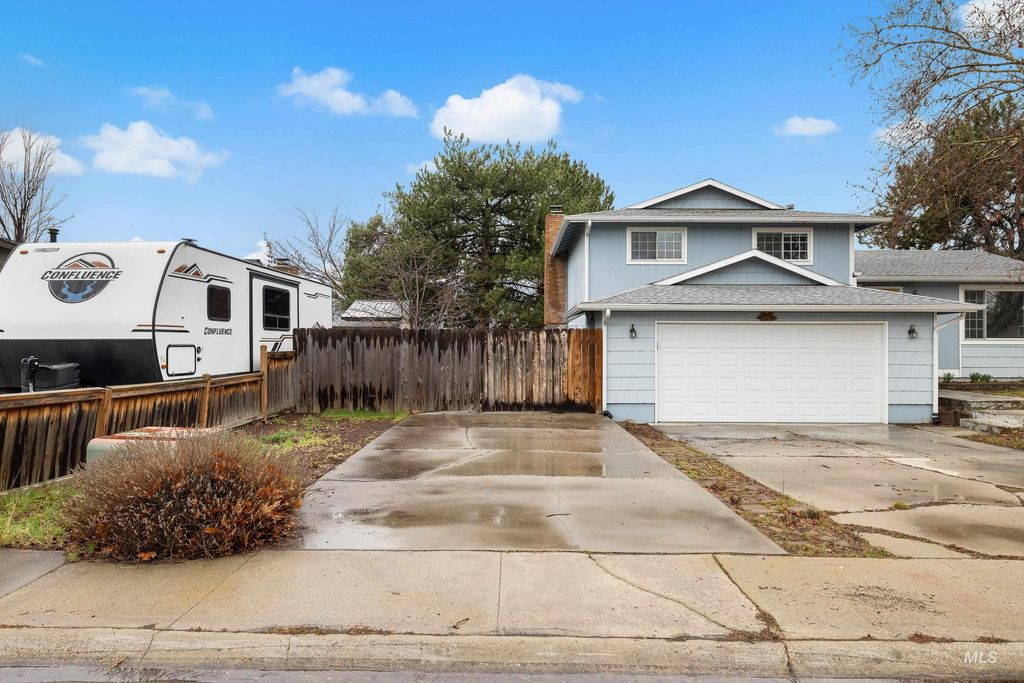 Photo of 10241 W Guinevere Dr, Boise, ID 83704 (MLS # 98975963)