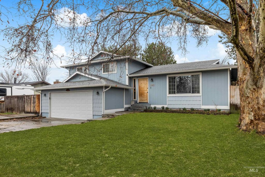 Photo of 10241 W Guinevere Dr, Boise, ID 83704 (MLS # 98975963)