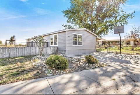 Photo of 1182 SE 11th Ave, Ontario, OR 97914 (MLS # 98991589)