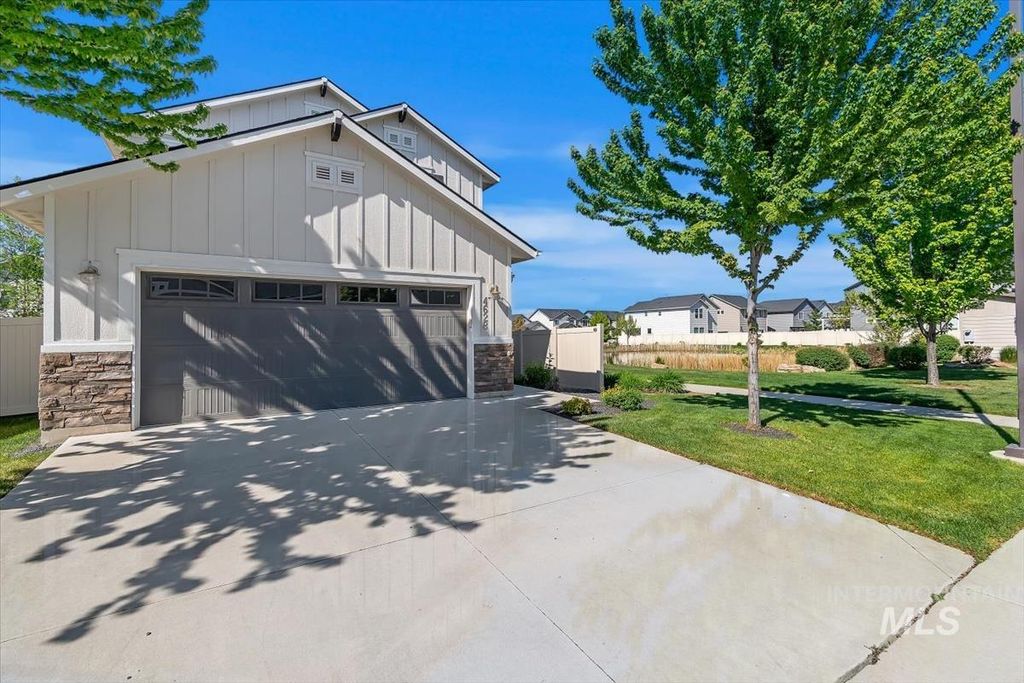 Photo of 4628 W Everest St, Meridian, ID 83646 (MLS # 98985259)