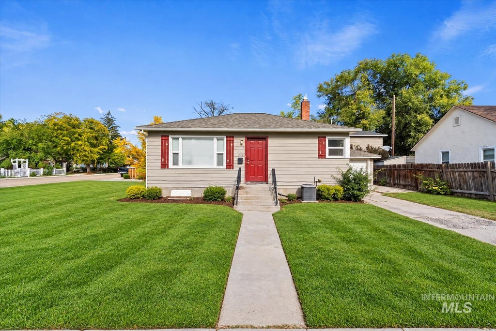 Photo of 1104 E Dewey Avenue, Nampa, ID 83686 (MLS # 98997565)