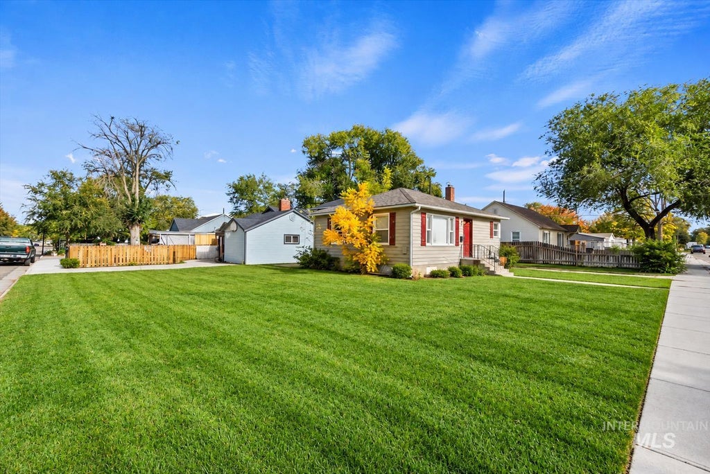 Photo of 1104 E Dewey Avenue, Nampa, ID 83686 (MLS # 98997565)