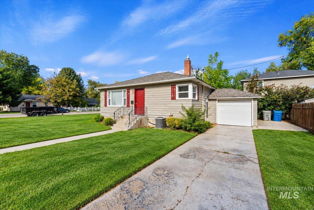 Photo of 1104 E Dewey Avenue, Nampa, ID 83686 (MLS # 98997565)