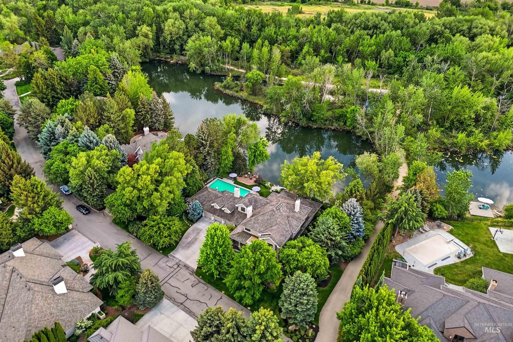 Photo of 9479 N Winterwood Ln, Boise, ID 83714 (MLS # 98986190)
