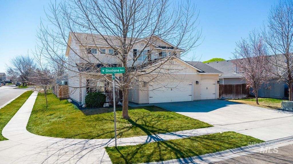 Photo of 2005 W Shoshone Ave, Nampa, ID 83651 (MLS # 98978603)