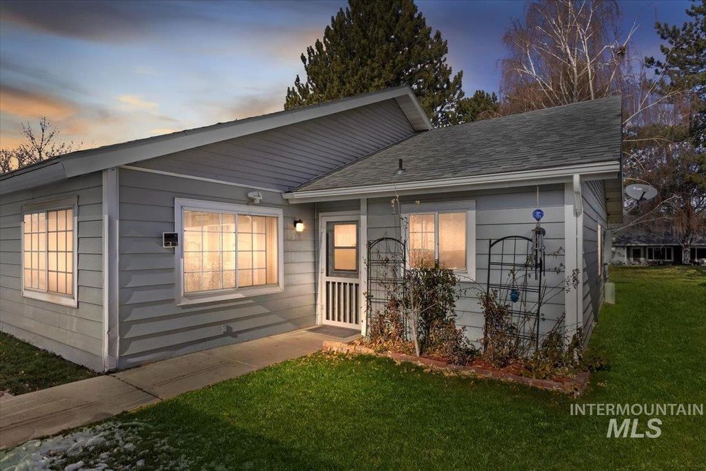 Photo of 313 6th Ave N Ave, Filer, ID 83328 (MLS # 98973235)