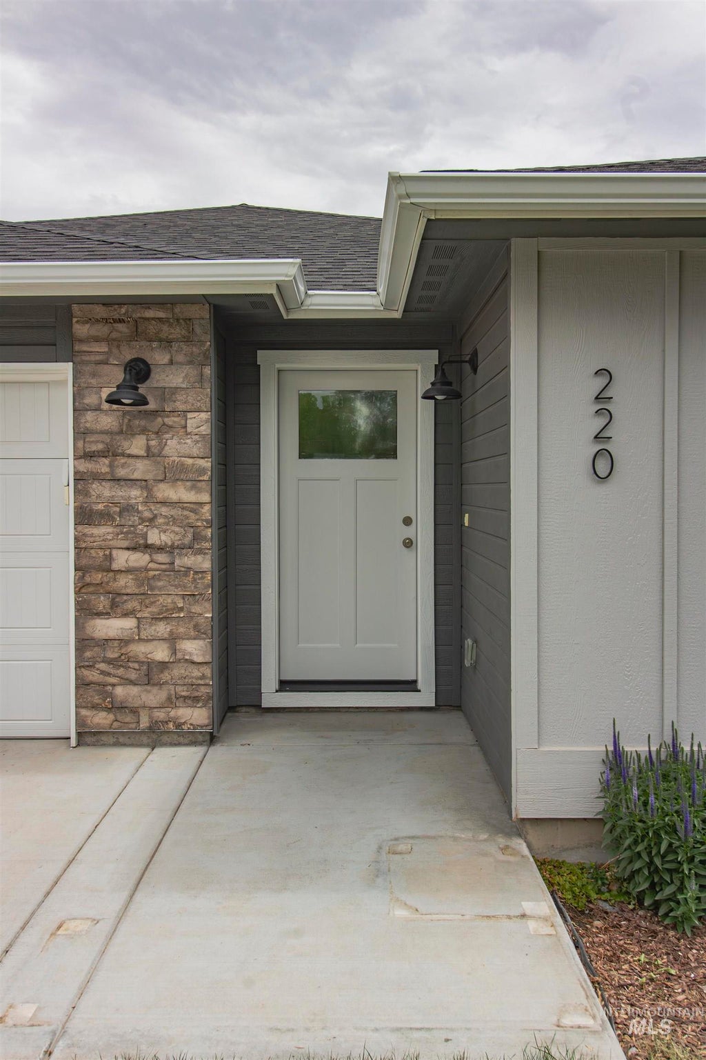 Photo of 220 S Park Ave, New Plymouth, ID 83655 (MLS # 98989186)