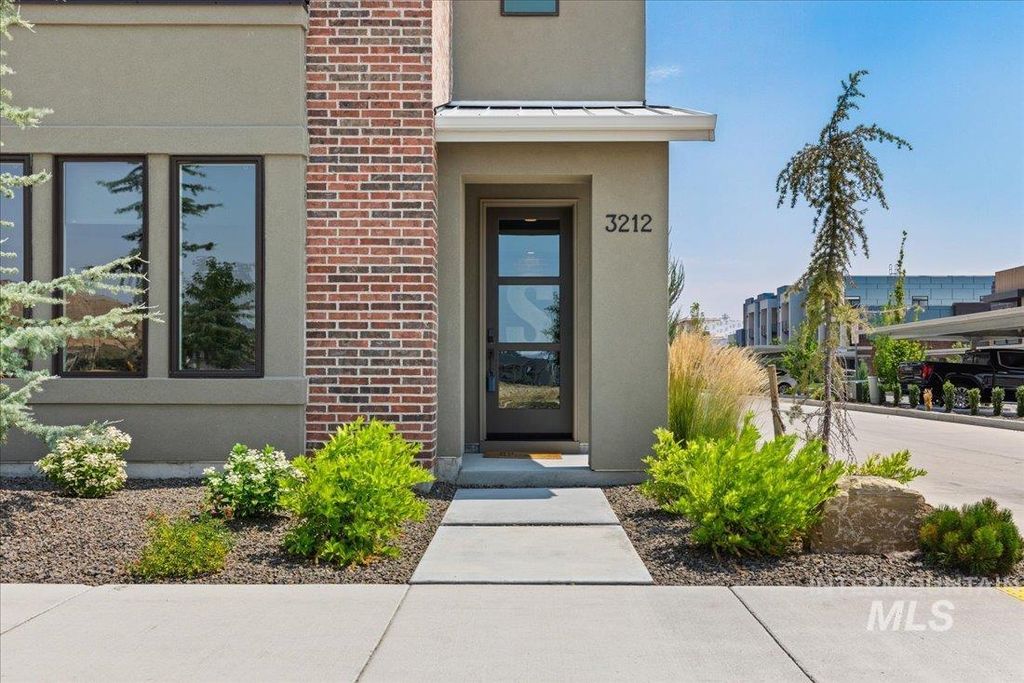 Photo of 3212 S Barnside Way, Boise, ID 83716 (MLS # 98971245)