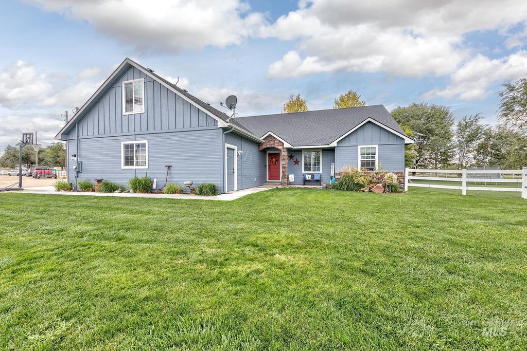 Photo of 8131 Happy Valley Road, Kuna, ID 83634 (MLS # 98963550)