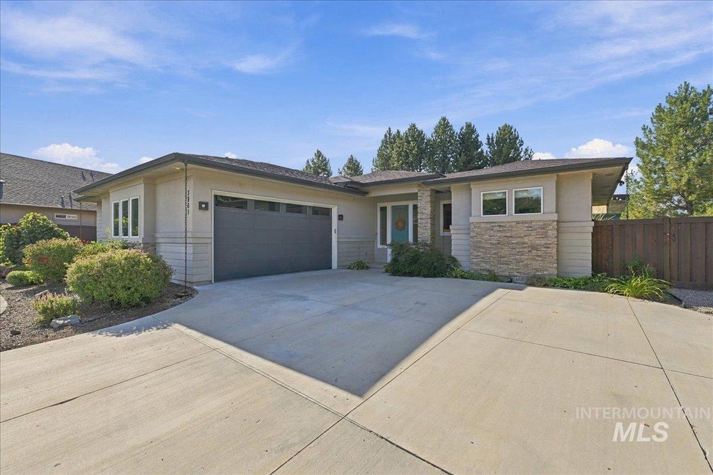 Photo of 3961 W Caragana Ct, Meridian, ID 83646 (MLS # 99001488)