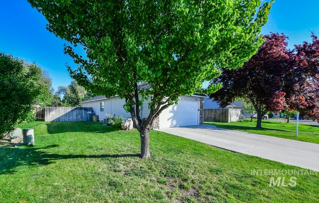 Photo of 323 Marble Valley Way, Caldwell, ID 83605 (MLS # 98985431)