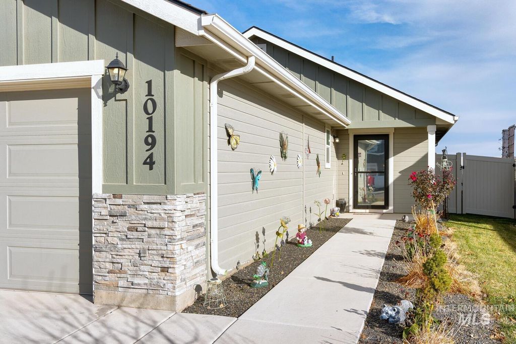 Photo of 10194 Longtail Drive, Nampa, ID 83687 (MLS # 98971741)