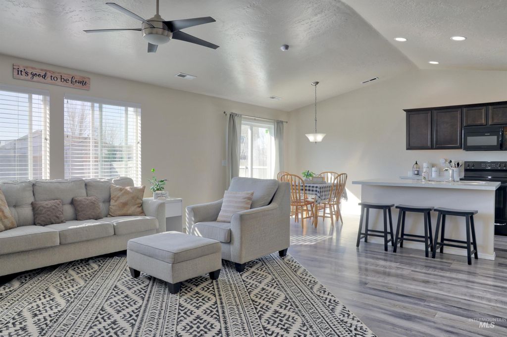 Photo of 11833 Montpelier St, Caldwell, ID 83607 (MLS # 98976690)