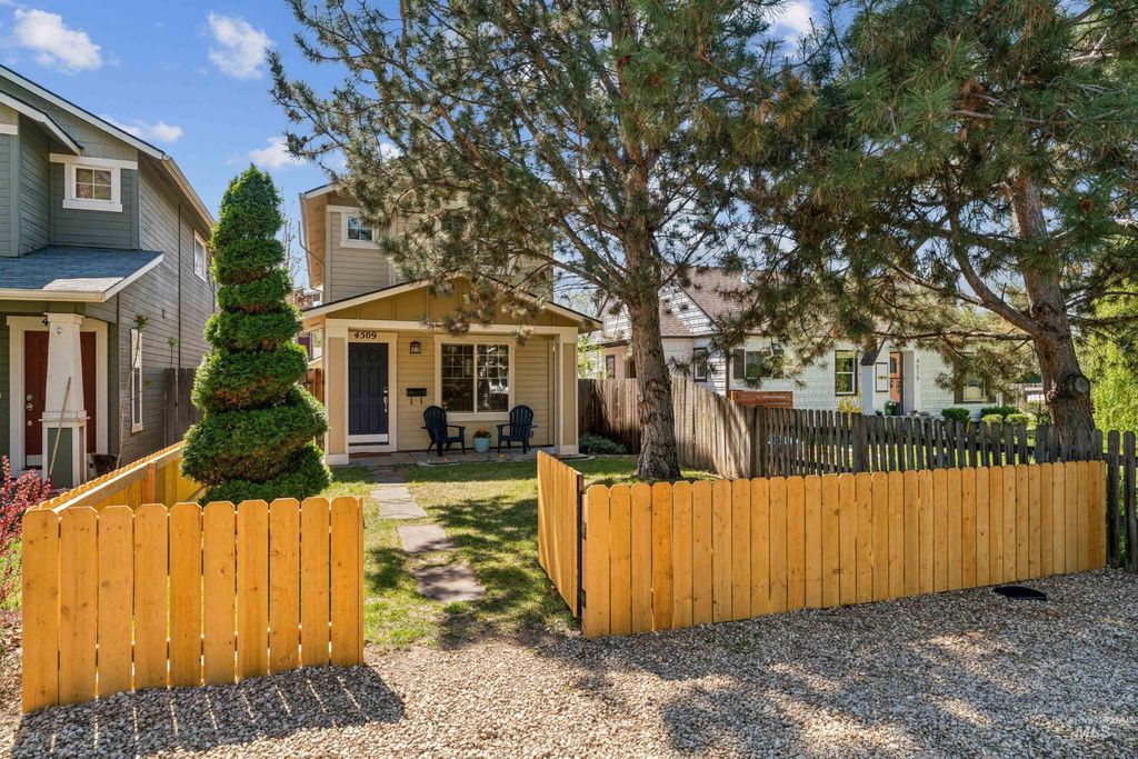 Photo of 4509 W Irving St, Boise, ID 83706 (MLS # 98981707)