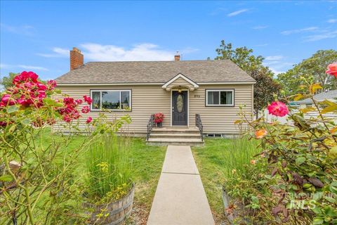 Photo of 896 N 30th St, Boise, ID 83702 (MLS # 98989004)
