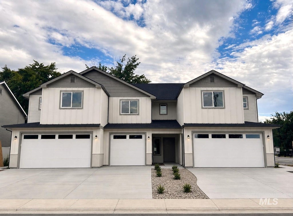 Photo of 106 NE 3rd St #End Unit, Fruitland, ID 83619 (MLS # 98998192)
