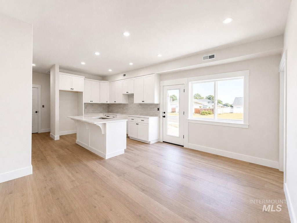 Photo of 106 NE 3rd St #End Unit, Fruitland, ID 83619 (MLS # 98998192)