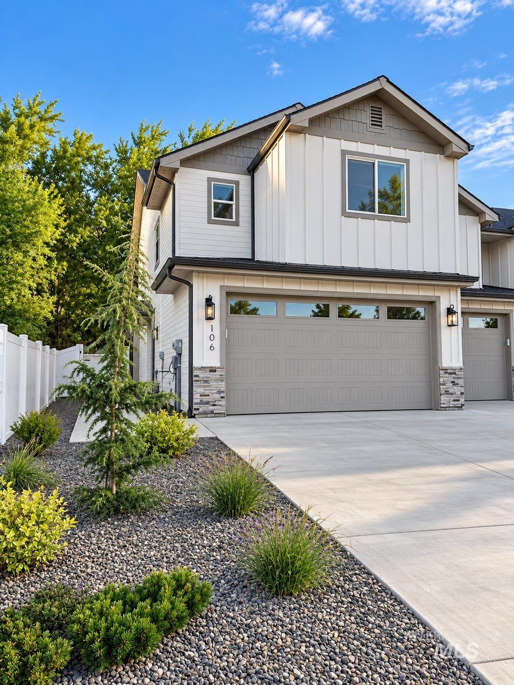 Photo of 106 NE 3rd St #End Unit, Fruitland, ID 83619 (MLS # 98998192)