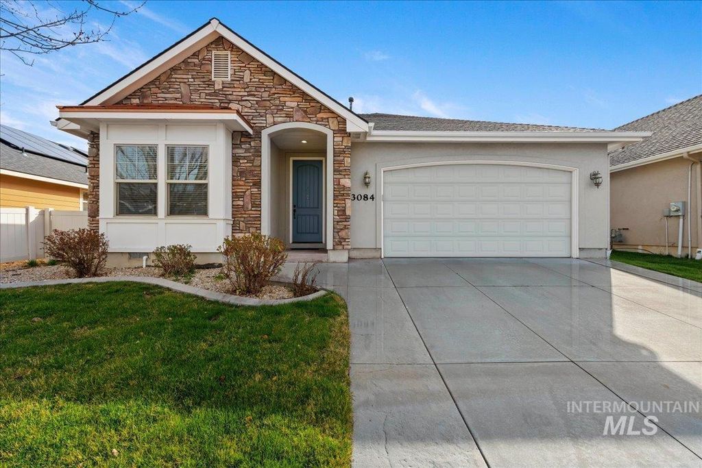 Photo of 3084 N Fairglen Ave, Meridian, ID 83646 (MLS # 98976602)