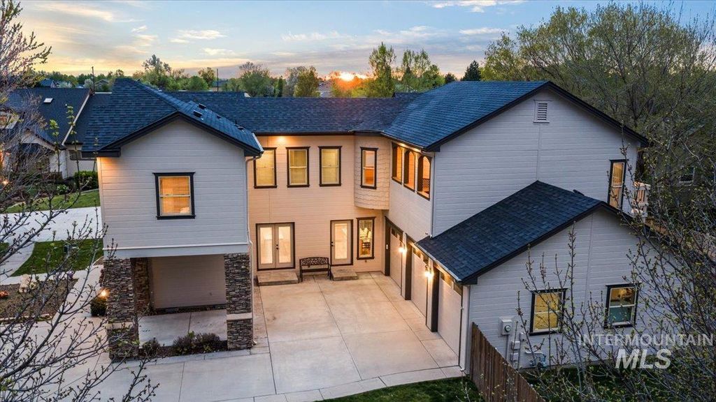 Photo of 1896 E Meadow Creek Dr, Meridian, ID 83646 (MLS # 98982333)