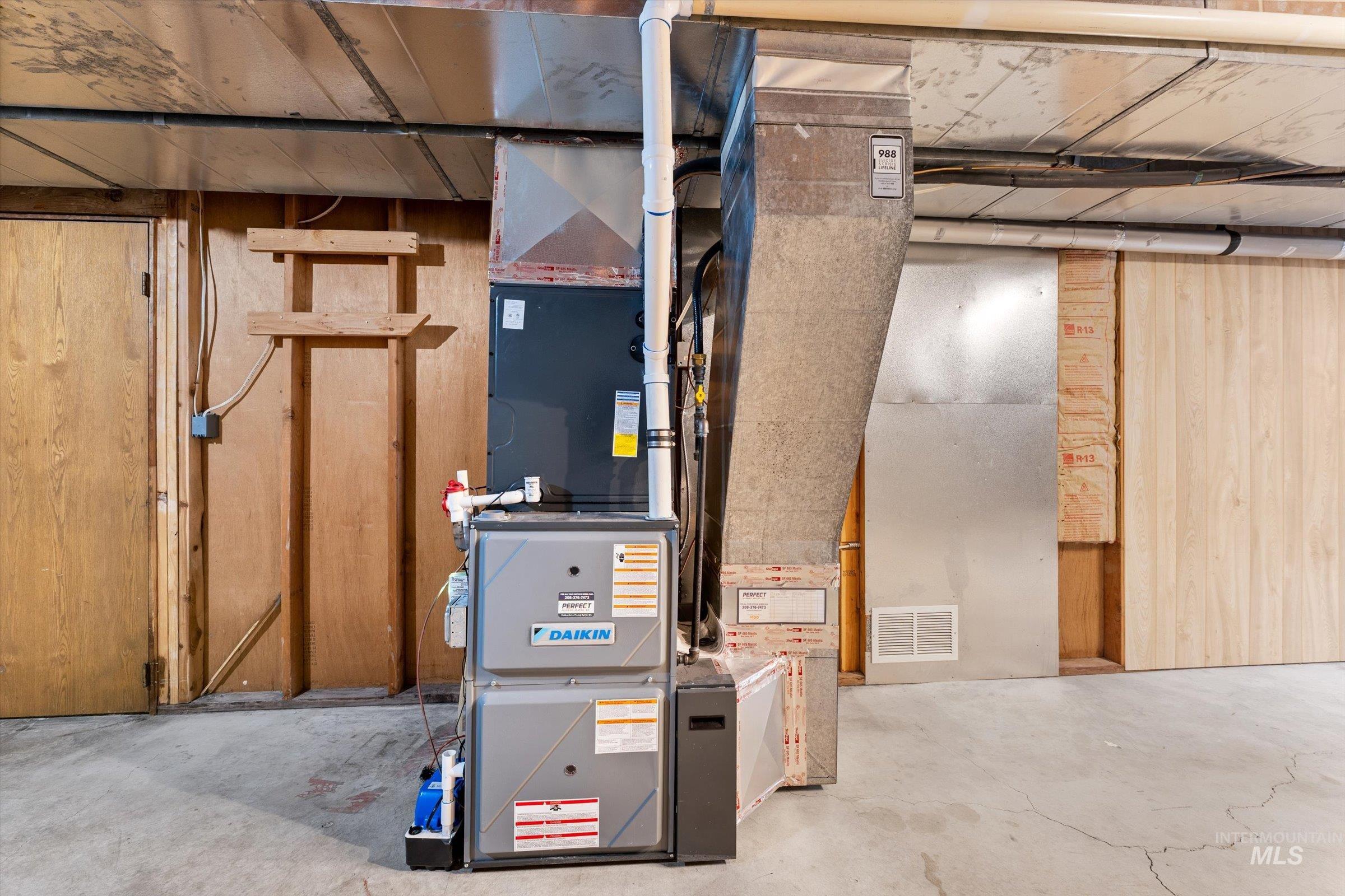 Utility room with heating unit
